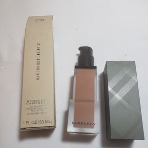 Burberry Cashmere Soft-matte Foundation Mocha 64